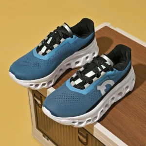 New Men's Lightweight Breathable Mesh Running Shoes: Stylish Flying Woven Design for Sports Ideal for Teenagers and Students