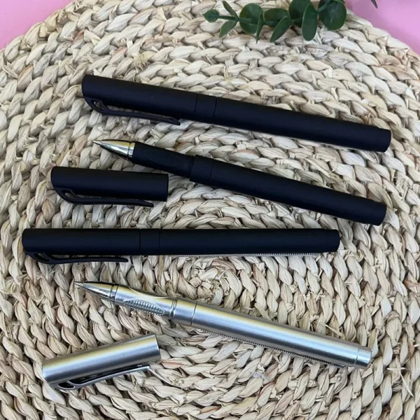 Neutral Ballpoint Pen With Pull-out Paper Creativity Black Gel Pen with Retractable Blank Scroll Write Smoothly Fashion Exam Pen